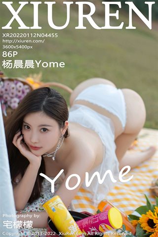 [XiuRen] No.4455 杨晨晨Yome Outdoor scene green short dress white stockings