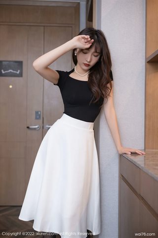 [XiuRen秀人网] No.5095 陆萱萱 White skirt red lace underwear with black silk - 0025.jpg